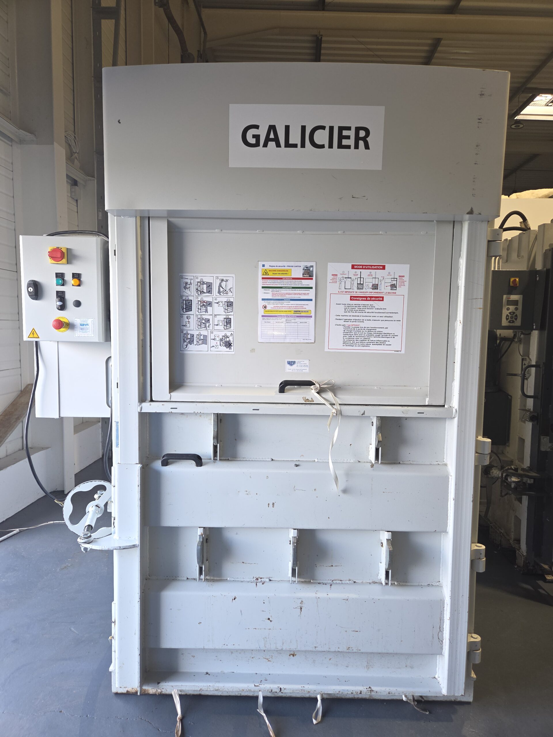 Presse à balles verticale PAB Galicier 2430 d'occasion